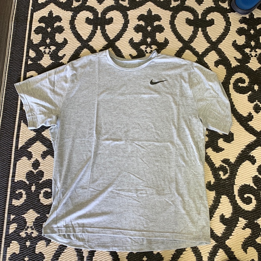 Nike mens shirt